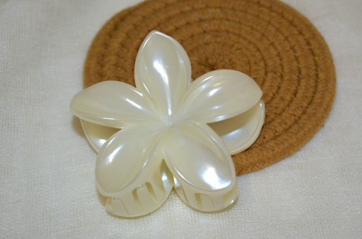 Hawaiian Girl Hair Claw