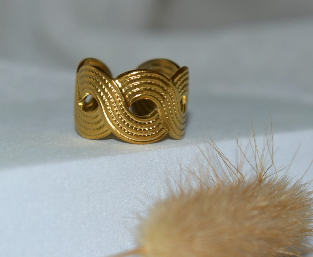 Golden Flow Rings
