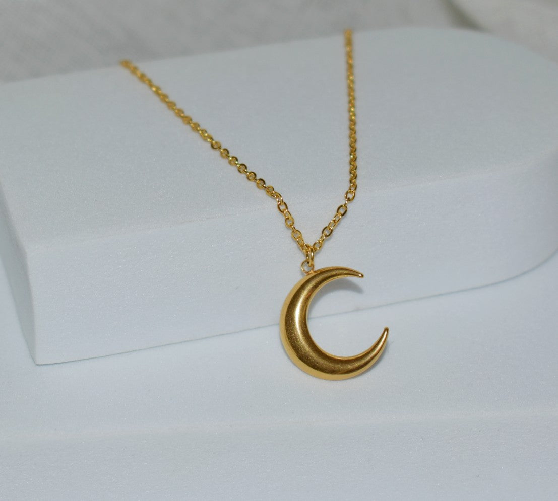 Luna Pendant Necklace