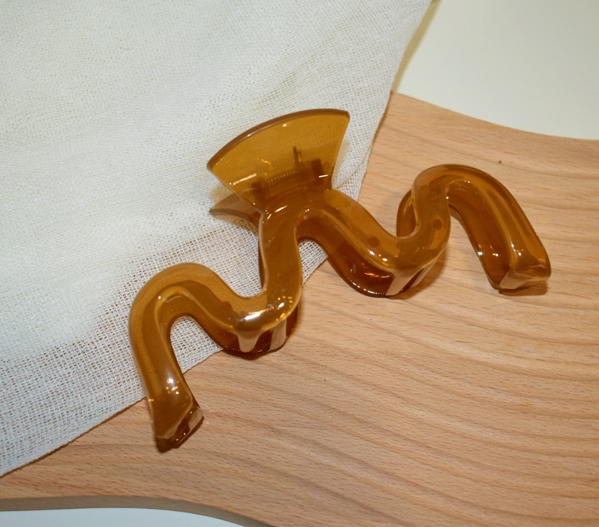 Wavy Hair Claw