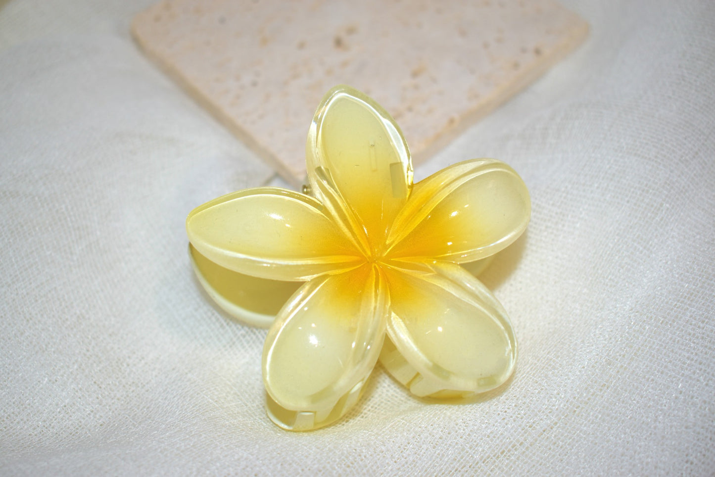 Hawaiian Girl Hair Claw