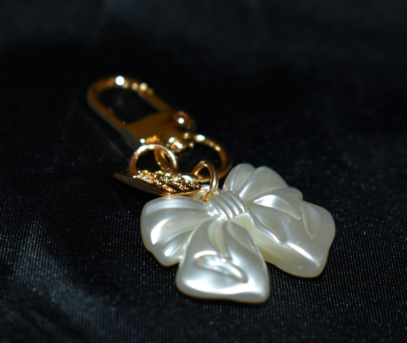Pearl Bow Bag Charm