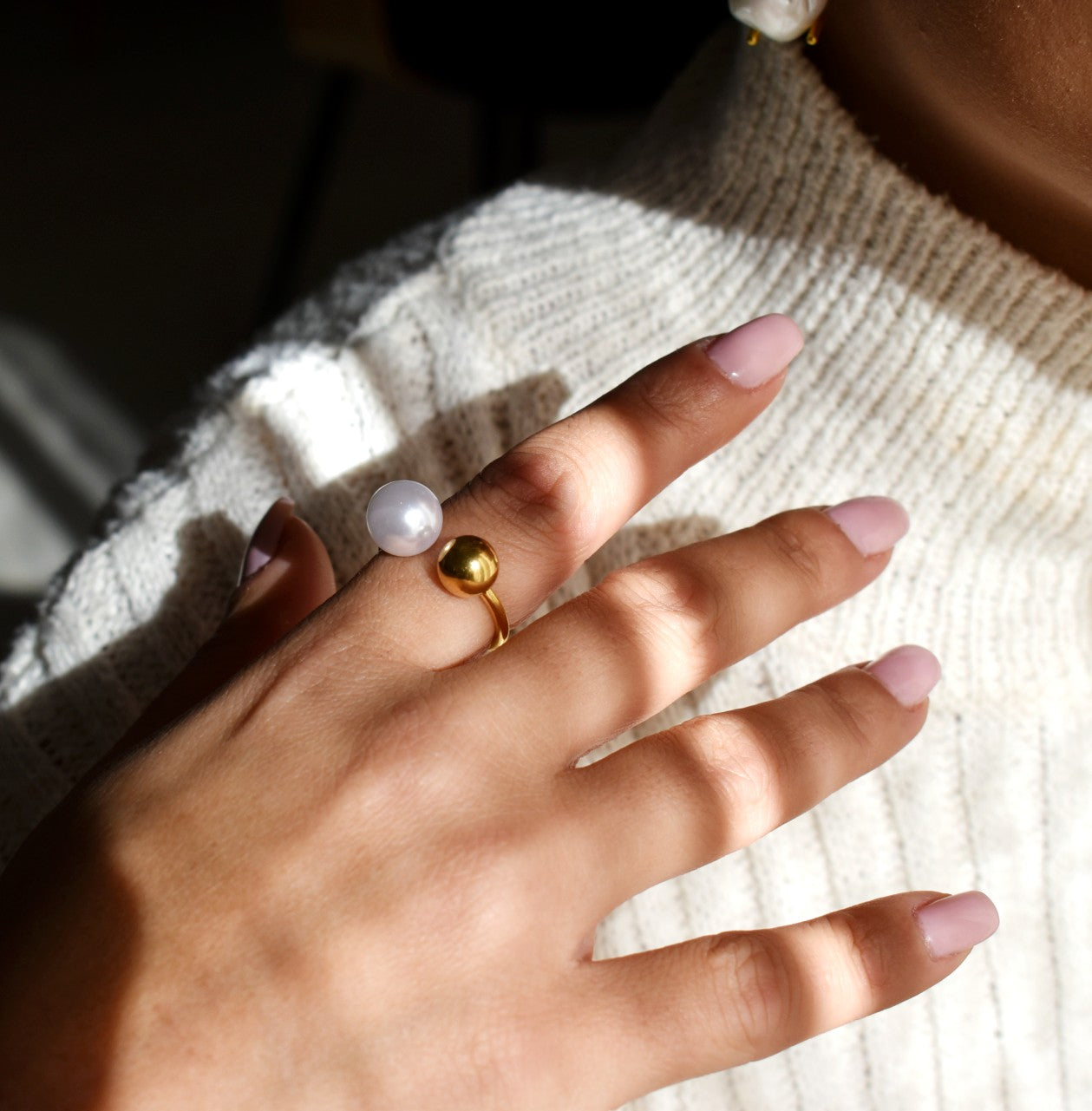 Wave Kiss Pearl Ring