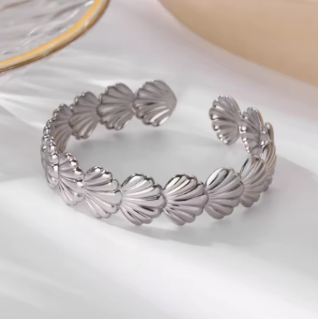 Golden Shells Bracelet