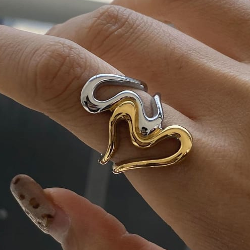 Amour Curve Ring