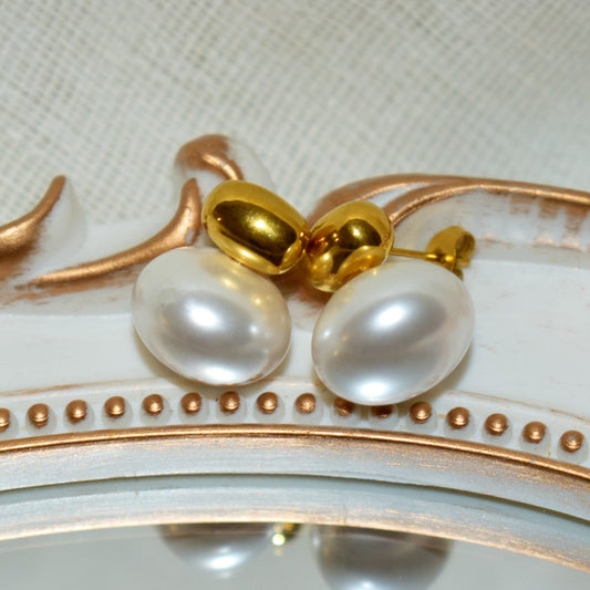 Pearl Glow Studs
