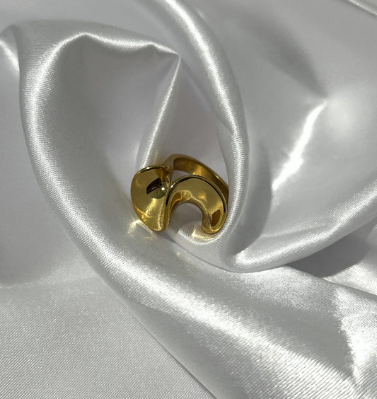 Fluid Curve Ring