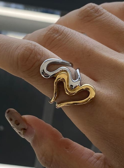 Amour Curve Ring